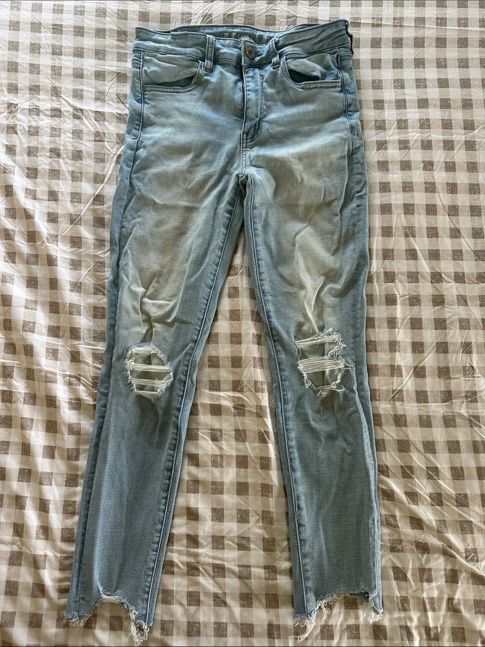AMERICAN EAGLE hi-rise jegging crop jeans.